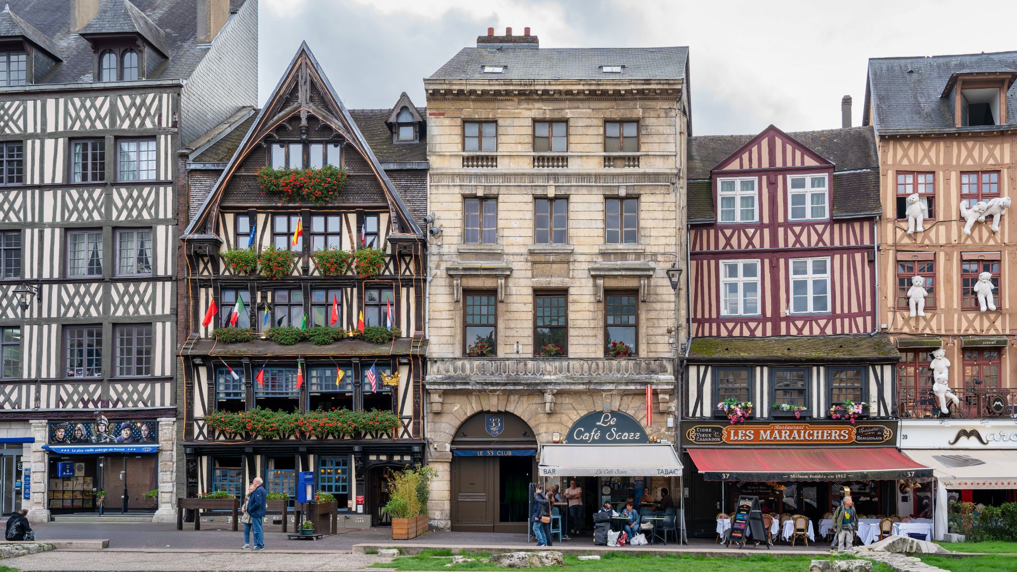 20250916 172207 Rouen   Ancienne église Saint Sauveur, Place du Vieux Marché, Vieux Marché Cathédrale, Quartier Vieux Marché Cathédrale   Luminar
